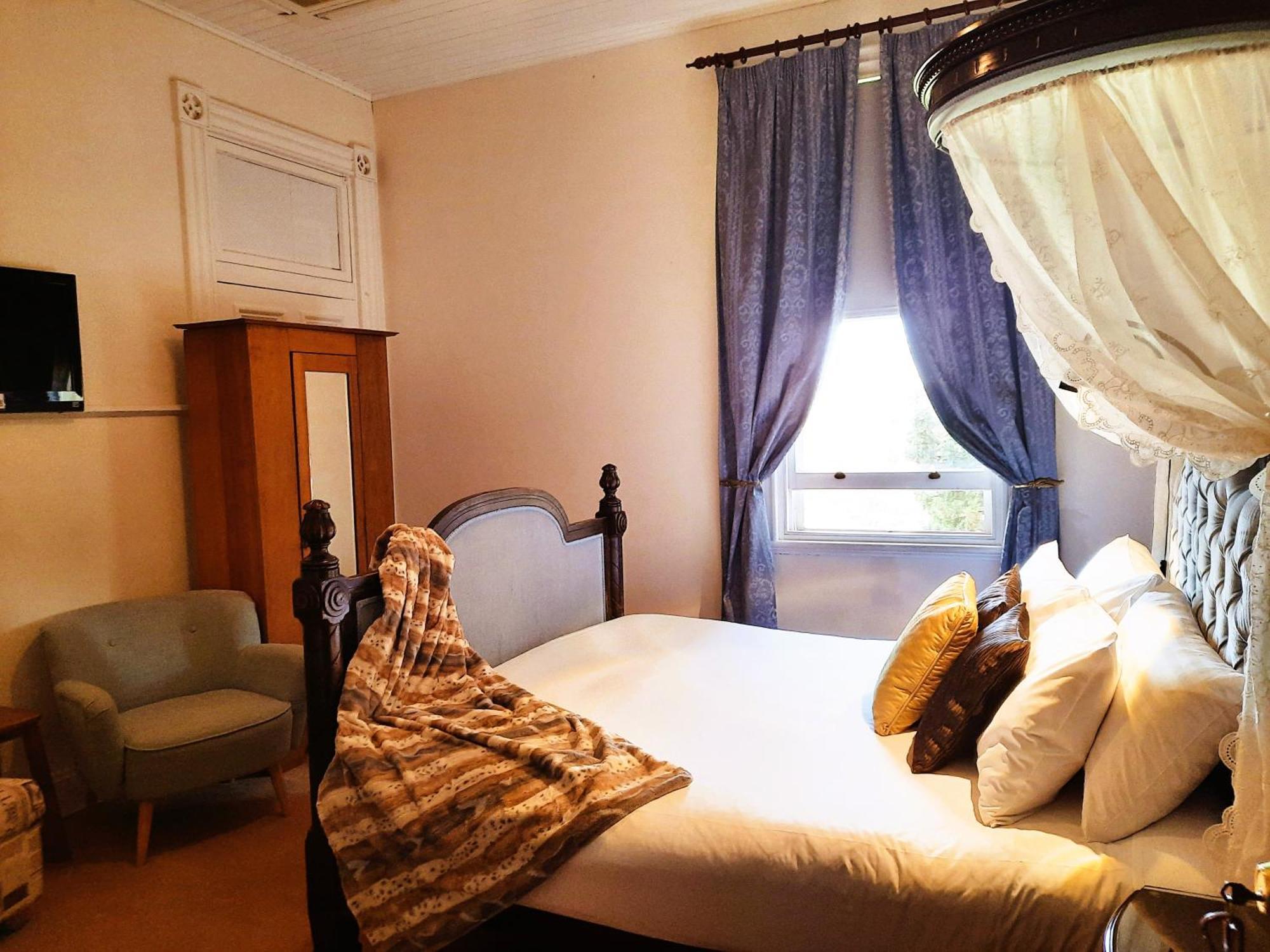 Abbey Boutique Hotel Adults Only Warwick Room photo
